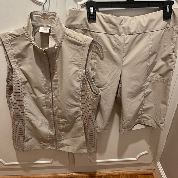 Chico’s weekend top & short set - Picture 1 of 10